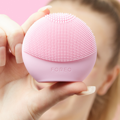 FOREO LUNA™ play smart 2 Smart Skin Analysis And Facial Cleansing Device
